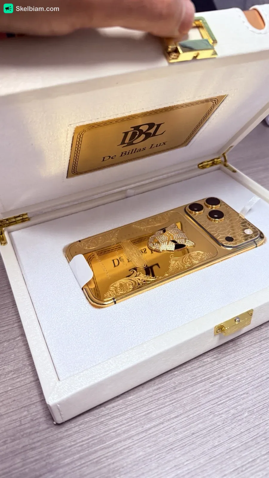 Apple iPhone 17 Pro Max 256GB Gold Wi‑Fi Bar Smartphone (MFXH4LL/A) — Audio, video, qatar